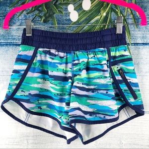 LULULEMON TRACKER SHORT II SEVEN WONDERS AE025